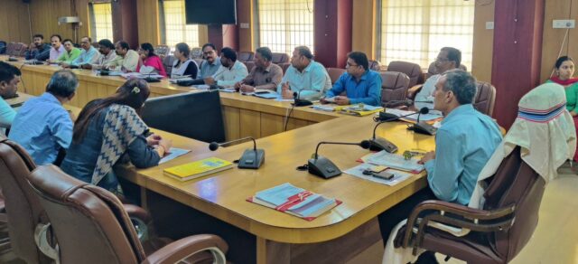 कलेक्टर की अध्यक्षता में डीसीडीसी की बैठक