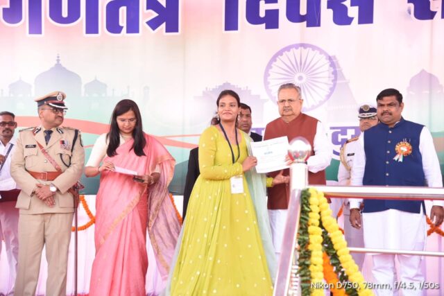 गणतंत्र दिवस 2025 के अवसर पर 65 अधिकारीकर्मचारी हुए सम्मानित (2)