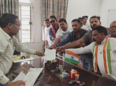 चिखली ओवरब्रिज की सड़क जर्जर, लाईटें बंद, संकेतक तक नहीं लगाए गए, कांग्रेस ने पीडब्लूडी को घेरा