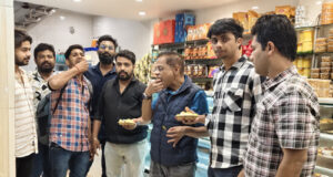 राजनांदगांव में अमित जोगी ने चखा जलाराम की दही कचौड़ी, कार्यकर्ताओं से की मुलाकात