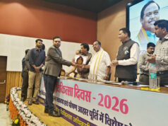 विश्व पशु चिकित्सा दिवस : डॉ. तरुण रामटेके ‘एक्सीलेंस अवार्ड’ से सम्मानित, मंत्री रामविचार नेताम ने थपथपाई पीठ