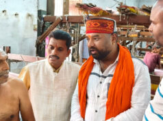 भाजपा बुनकर प्रकोष्ठ संयोजक ईश्वर कुमार देवांगन पहुंचे संतरा बाड़ी, बुनकरों की समस्याओं और पारंपरिक व्यवसाय को बढ़ावा देने बुनकर भवन का निरीक्षण