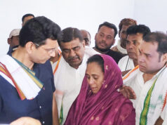 पद्मश्री फुलबासन बाई से मिले कांग्रेस नेता, बोले-प्रदेश में कानून व्यवस्था चरमराई, गृहमंत्री को जनता की चिंता नहीं