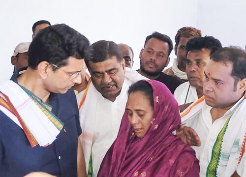 पद्मश्री फुलबासन बाई से मिले कांग्रेस नेता, बोले-प्रदेश में कानून व्यवस्था चरमराई, गृहमंत्री को जनता की चिंता नहीं
