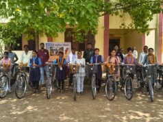 डिलापहरी स्कूल में शाला प्रवेश उत्सव, तिलक लगाकर हुआ नवप्रवेशी बच्चों का स्वागत