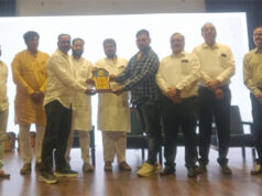 जरूरतमंदों के लिए फरिश्ता बने यूनुस अजनबी, रक्त अलंकरण सम्मान से नवाजे गए