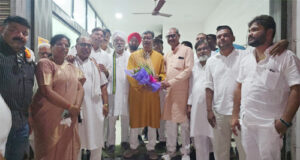 प्रदेश कांग्रेस महामंत्री शाहिद भाई के कार्यालय पहुंचे नेता प्रतिपक्ष महंत, कार्यकर्ताओं से की भेंट-मुलाकात