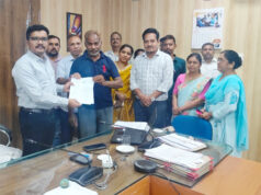 कर्मचारियों ने लंबित मांगों को लेकर सौंपा ज्ञापन, महंगाई भत्ता सहित कई मुद्दों पर की कार्रवाई की मांग