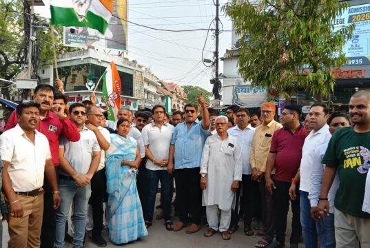 जांच एजेंसियों के दुरुपयोग के खिलाफ कांग्रेस का उग्र प्रदर्शन, पुलिस से झूमाझटकी के बीच प्रधानमंत्री व मुख्यमंत्री का पुतला दहन