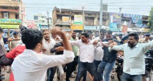 राहुल गांधी व मल्लिकार्जुन खड़गे की गिरफ्तारी के विरोध में कांग्रेस का प्रदर्शन, प्रधानमंत्री का पुतला फूंका