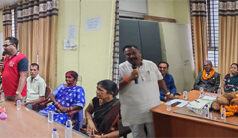 नगर निगम रायपुर के जोन 1 कार्यालय में सेवानिवृत्त कर्मचारियों को भावभीनी विदाई