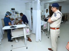 पुलिस कमिश्नर श्री संजीव शुक्ला ने अस्पताल पहुंचकर घायल पुलिस जवानों का जाना हाल