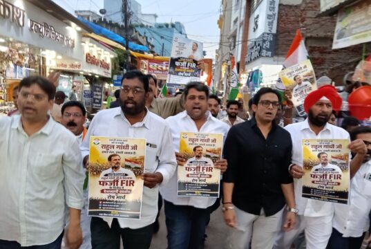 राहुल गांधी के विरुद्ध एफआईआर के विरोध में कांग्रेस का पैदल मार्च