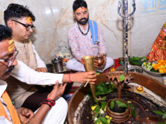 रायगढ़ के वार्ड क्रमांक 9 स्थित मंदिर में वित्त मंत्री श्री ओपी चौधरी ने की भगवान शिव की पूजा-अर्चना