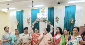 तीज मिलन में सजी संस्कृति की रंगीन शाम, प्रतियोगिताओं में महिलाओं ने दिखाया हुनर
