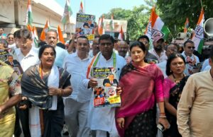 जिला कांग्रेस का हल्लाबोल : ‘वोट चोर, गद्दी छोड़ो’ के नारों से गूंजा शहर, पुतला फूंका