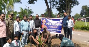 आईटीबीपी जवानों और पूर्व छात्रों के सहयोग से पीएम श्री नवोदय विद्यालय में रोपे गए 180 नारियल के पौधे