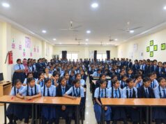 12 स्कूलों में 1500 से अधिक छात्राओं को किया जागरूक, 250 किशोरियों की स्वास्थ्य जांच