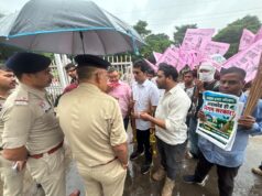 नवीन और शमशुल के नेतृत्व में रायपुर में गूंजा स्वच्छता का मुद्दा, झाड़ू थामकर नगर निगम पर बोला धावा